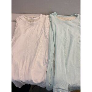 Lot of 2 Tasc Women’s Long‎ Sleeve Bamboo performance Shirt Size M White/ Blue